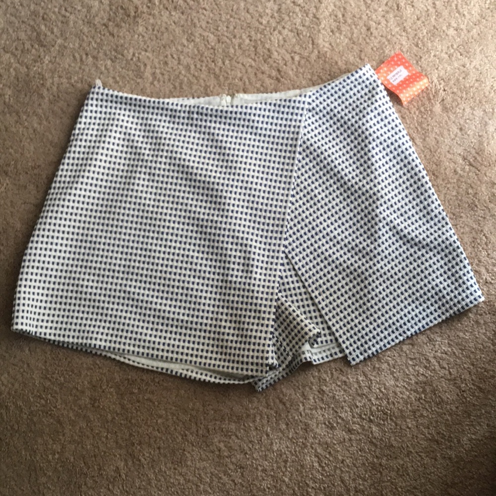 NWT skort